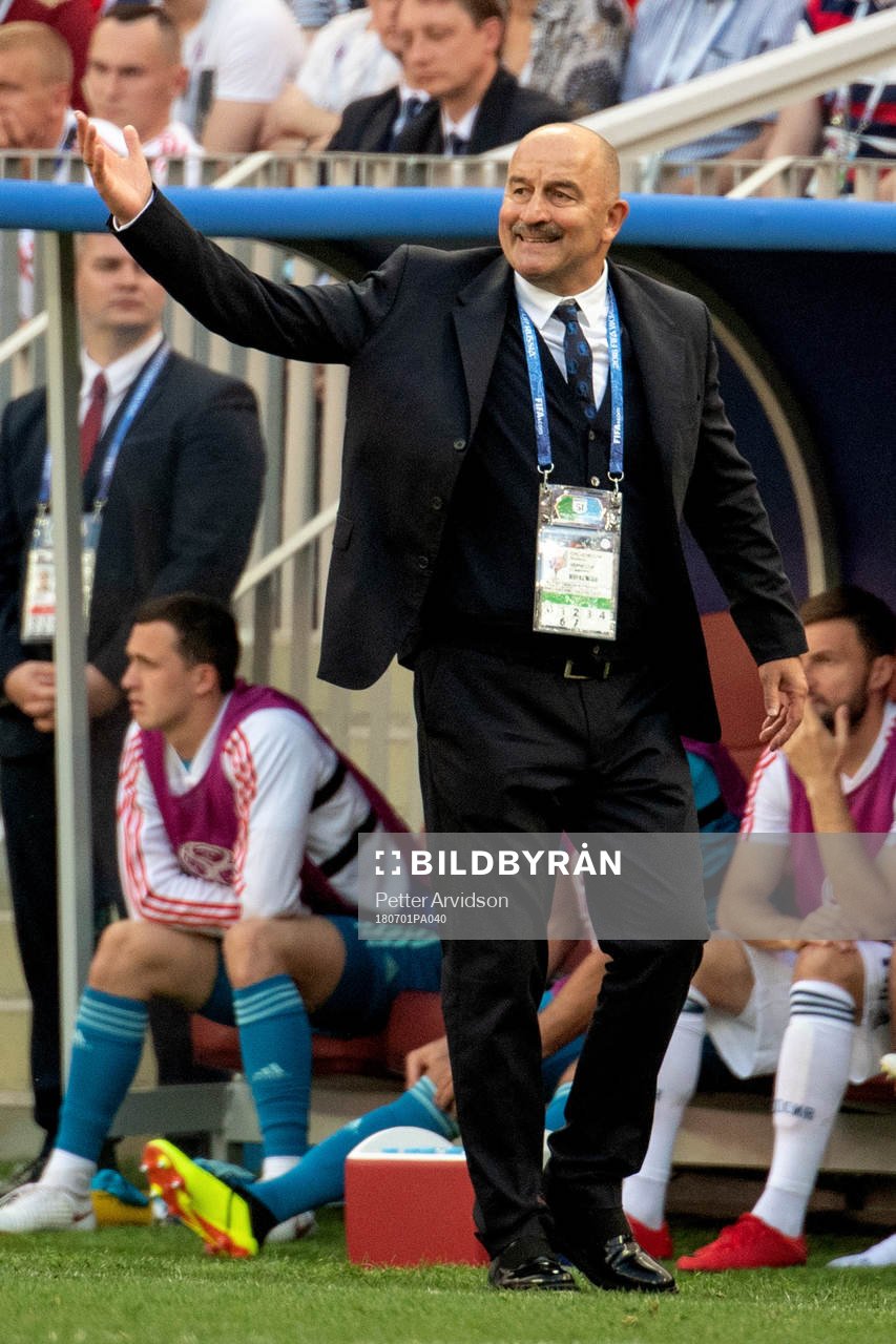 head coach Stanislav Cherchesov of Russia