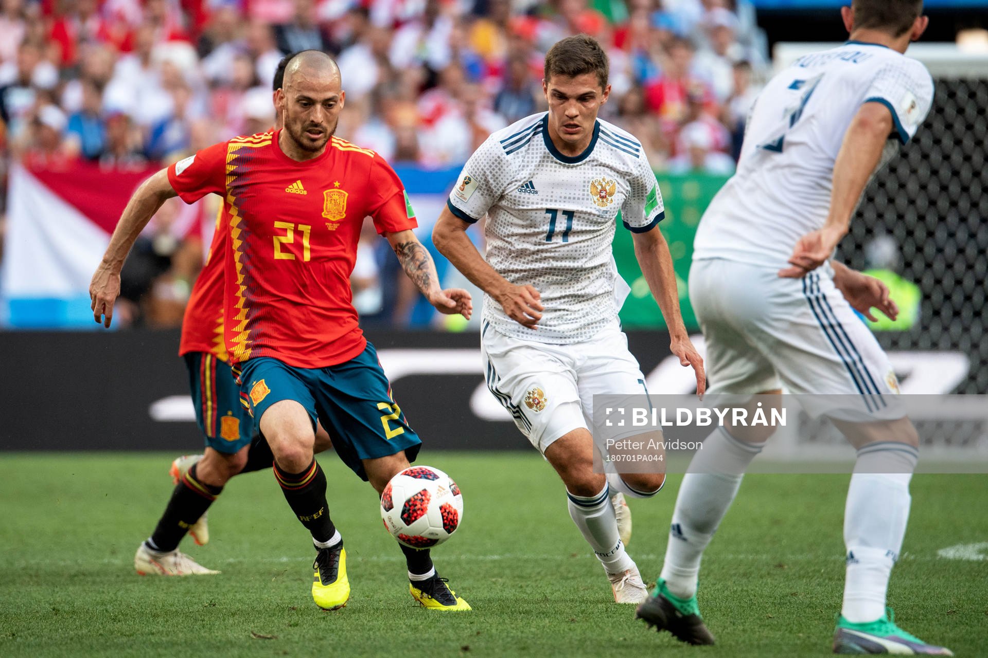 David Silva of Spain and Roman Zobnin of Russia during the FIFA World Cup round of 16 match between Spain and Russia on July 1, 2018 in Moscow.