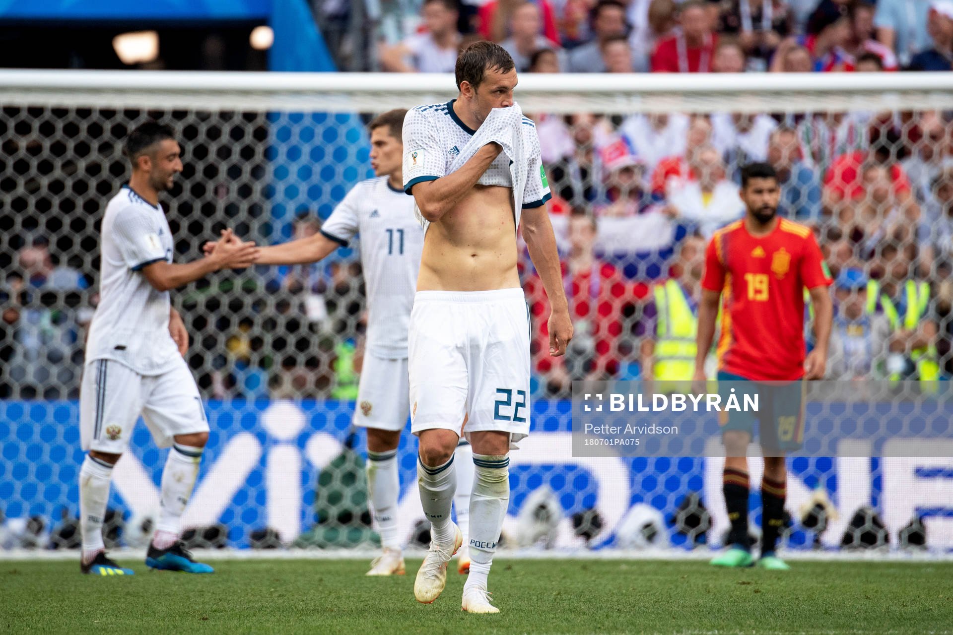 Artem Dzyuba of Russia looks dejected
