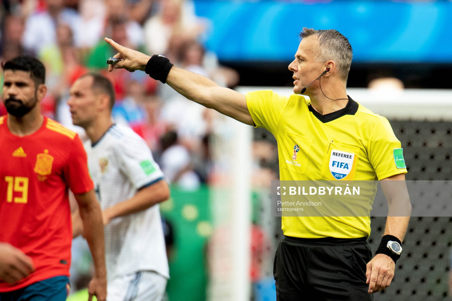 referee Björn Kuipers