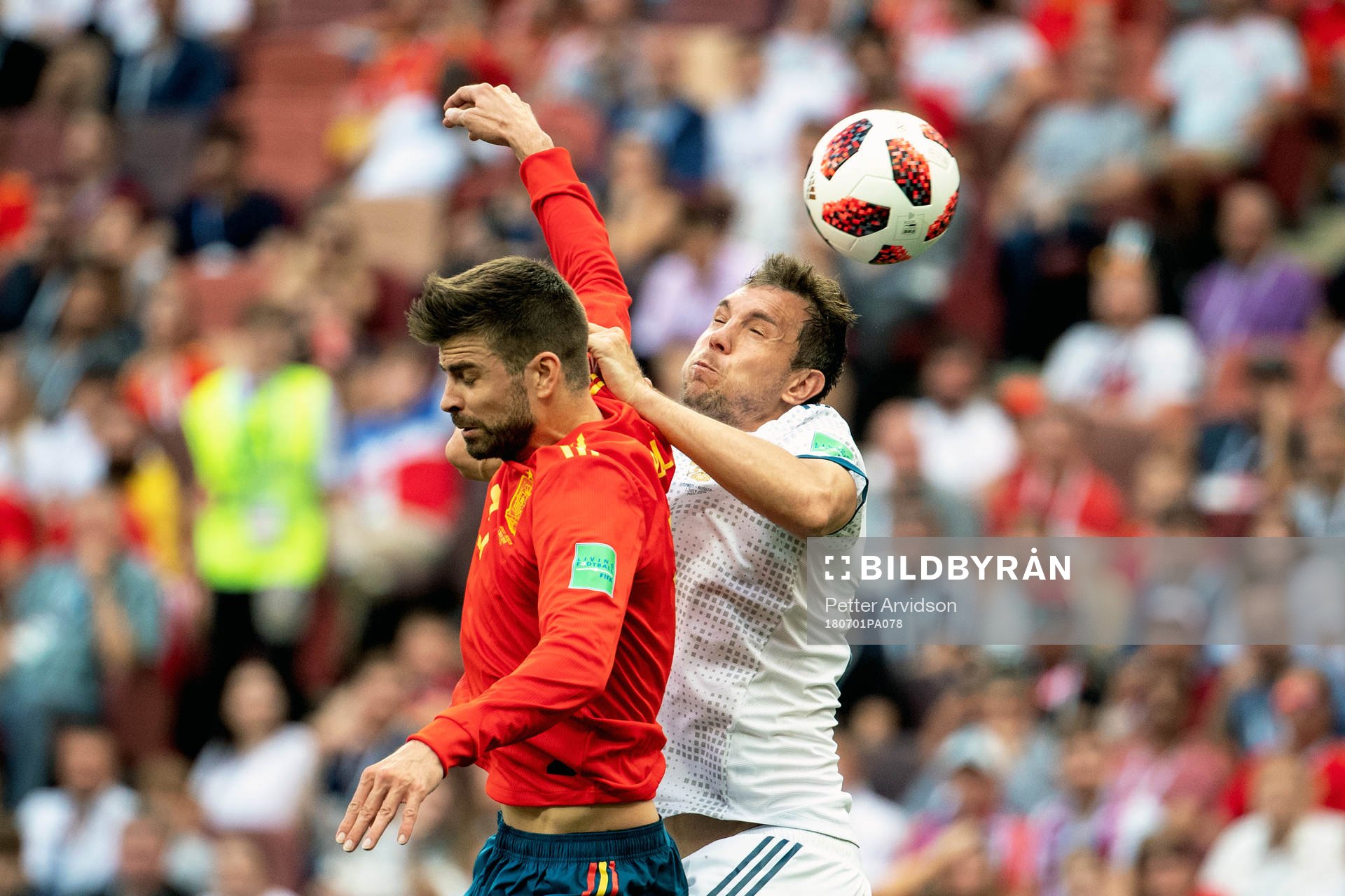 Gerard Pique of Spain and Artem Dzyuba of Russia