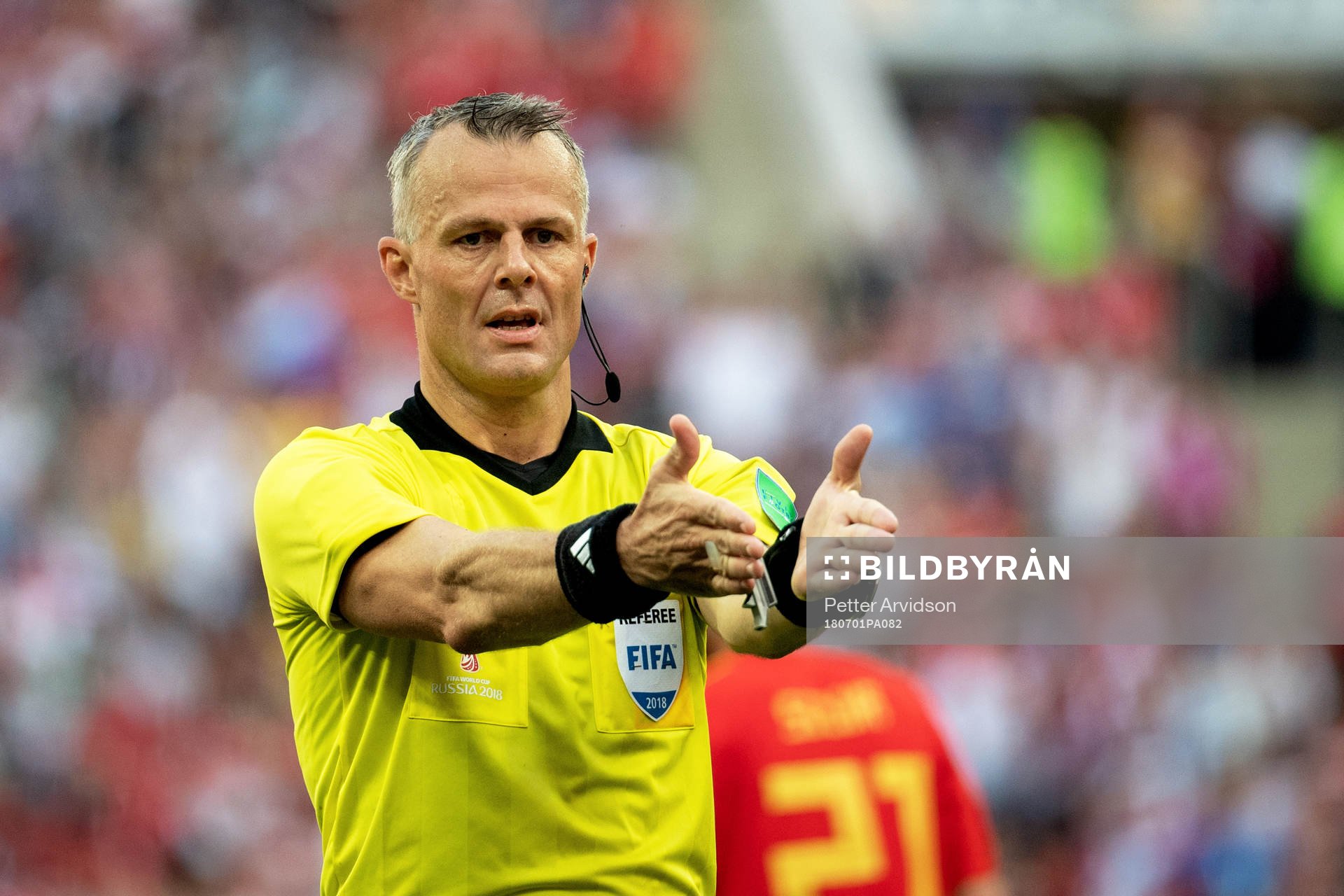 referee Björn Kuipers