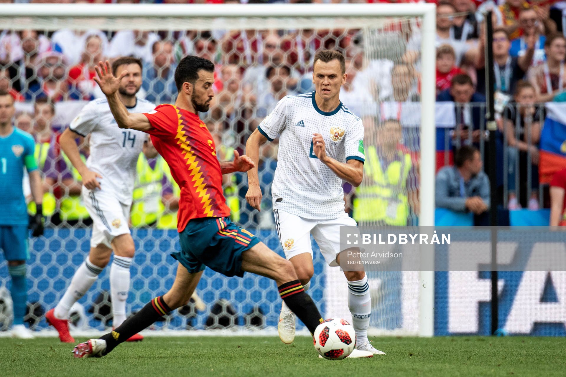 Sergio Busquets of Spain and Denis Cheryshev of Russia