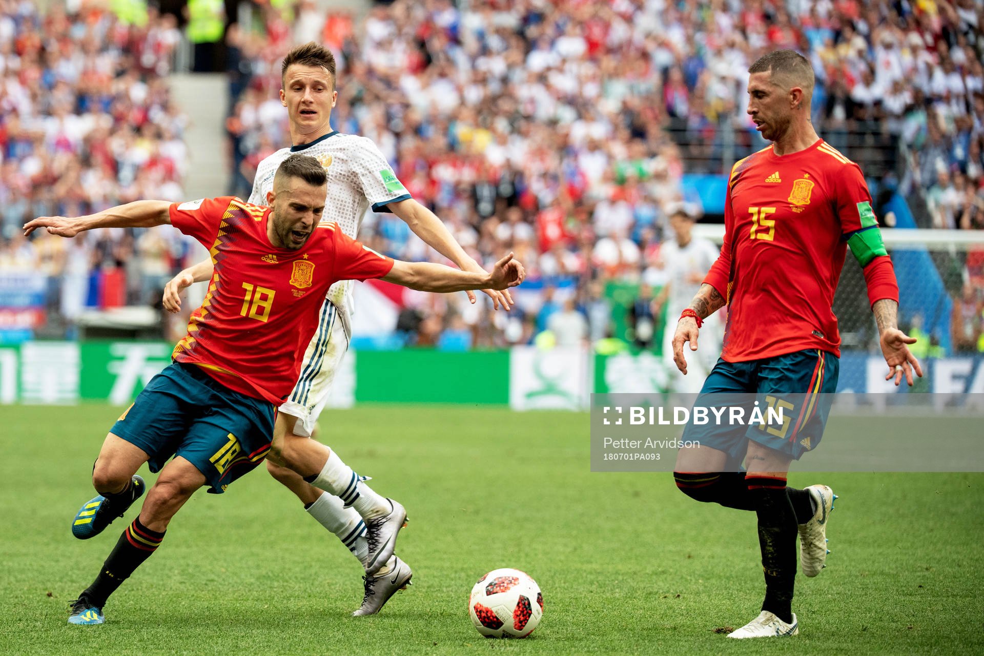 Aleksandr Golovin of Russia and Jordi Alba and Sergio Ramos