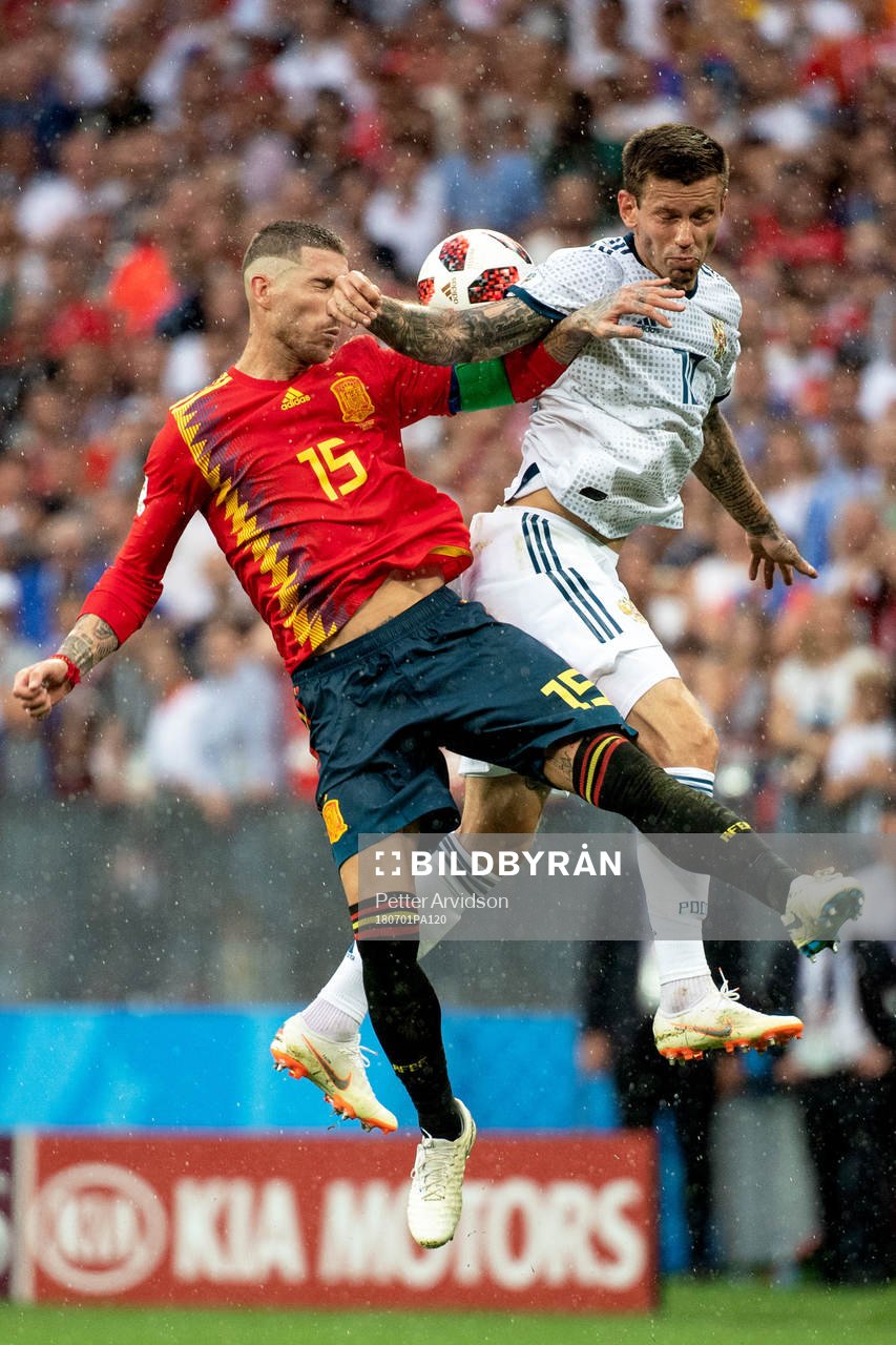 Fedor Smolov of Russia and Sergio Ramos of Spain