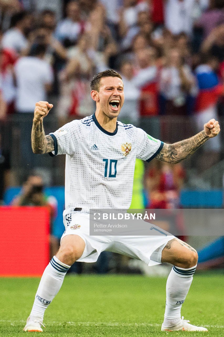 Fedor Smolov of Russia celebrates