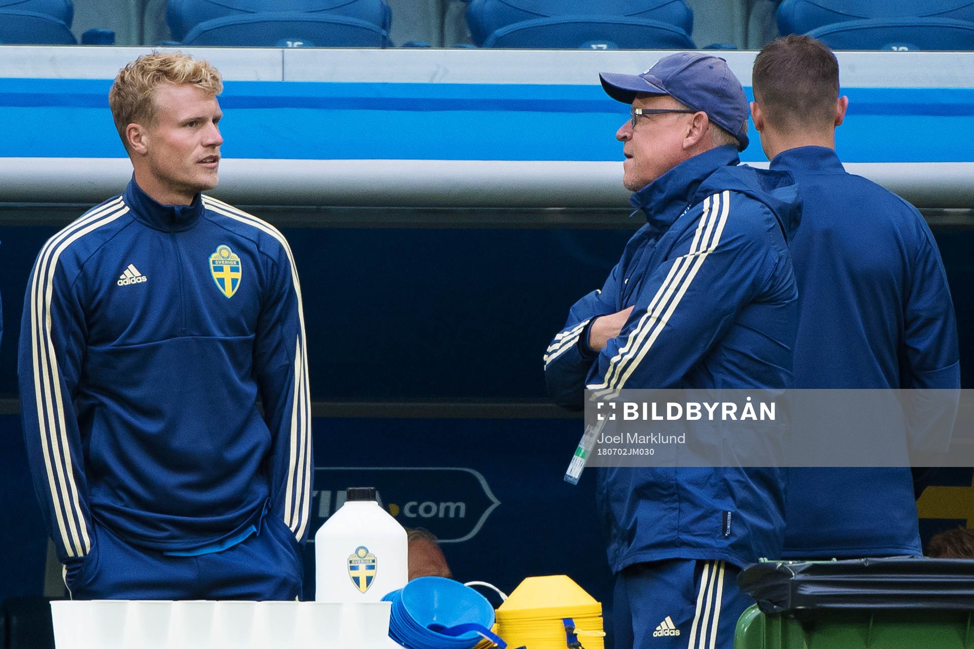 Oscar Hiljemark and head coach Janne Andersson of the