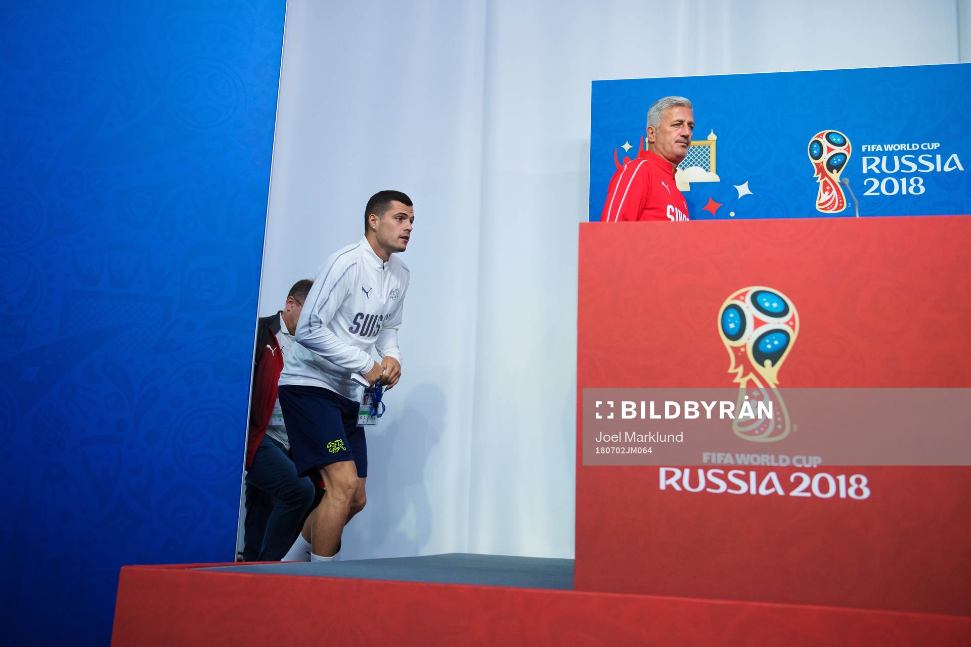 Granit Xhaka and head coach Vladimir Petkovic of the Swiss