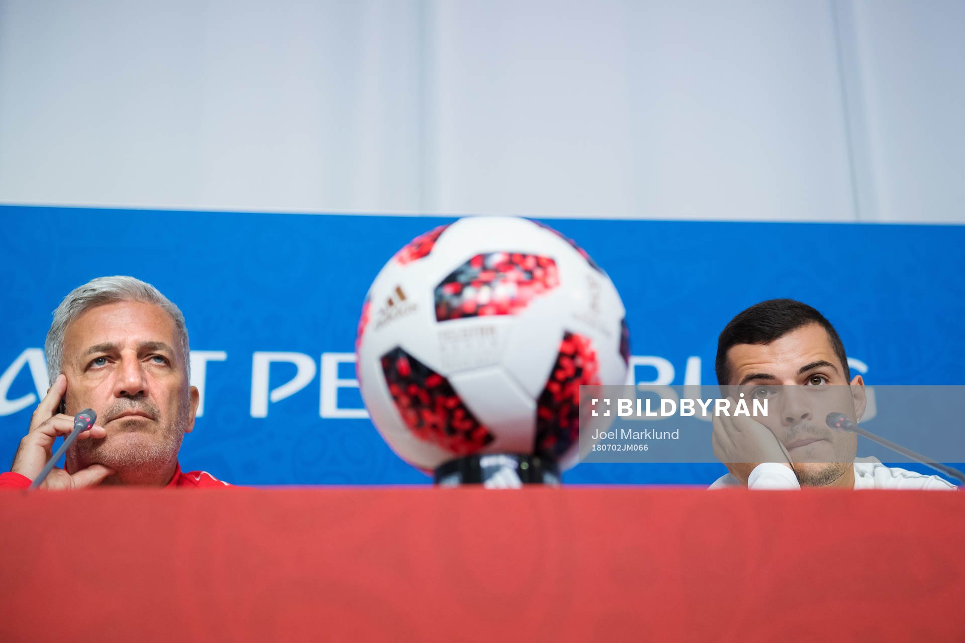 Head coach Vladimir Petkovic and Granit Xhaka of the Swiss