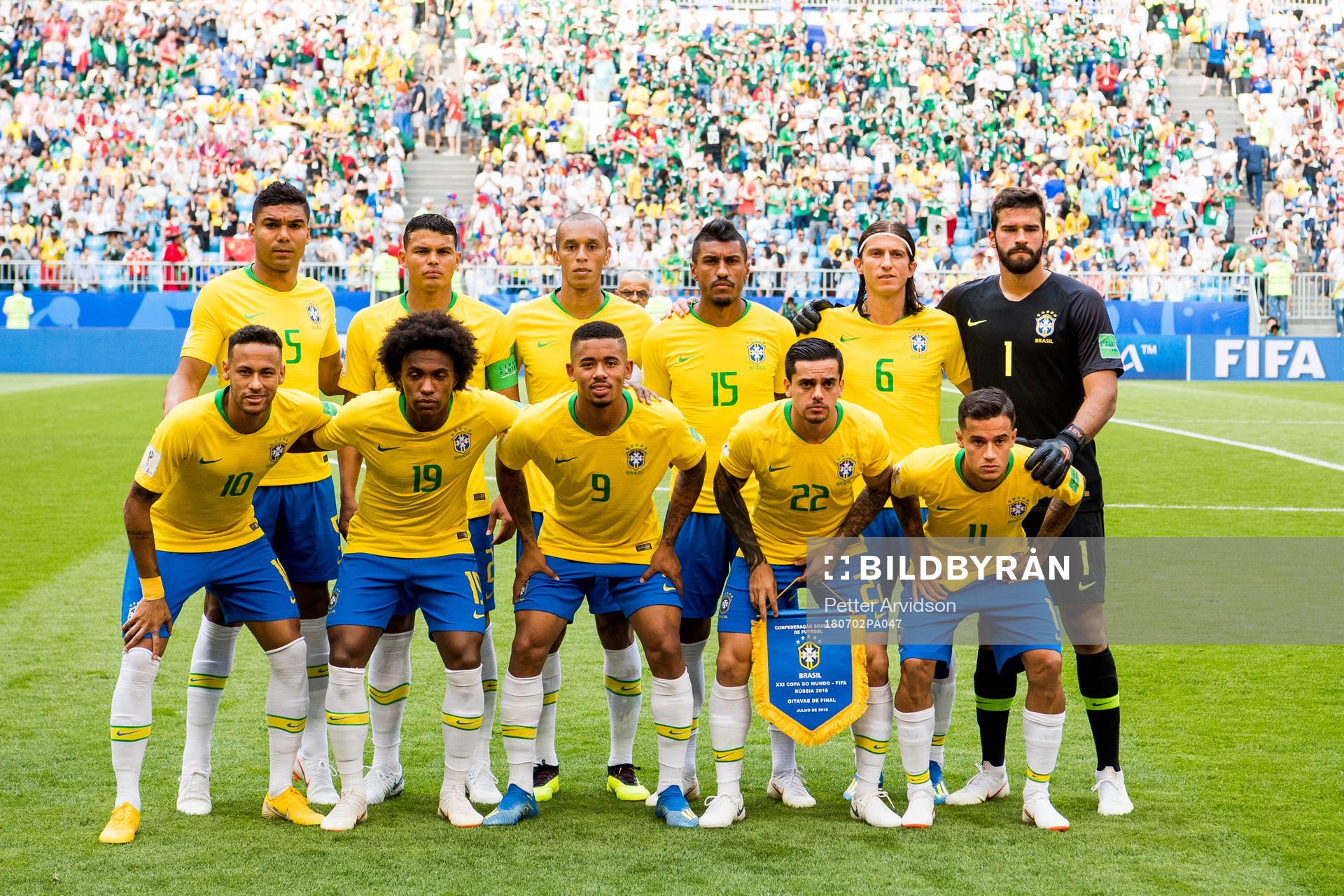 Casemiro (2nd row), Thiago Silva, Miranda, Paulinho, Filipe