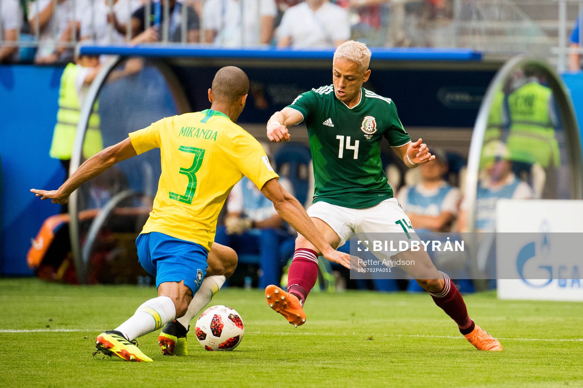 Miranda of Brazil and Javier Hernandez of Mexico during the FIFA World Cup round of 16 match between Brazil and Mexico on July 2, 2018 in Samara.