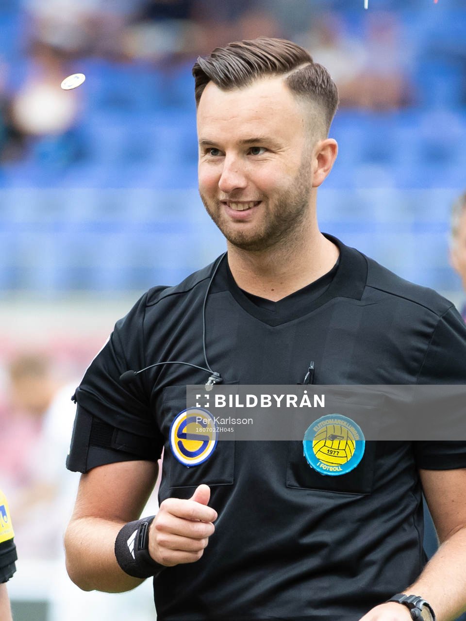 Domare Mirza Kazic med ögonen på myntet innan