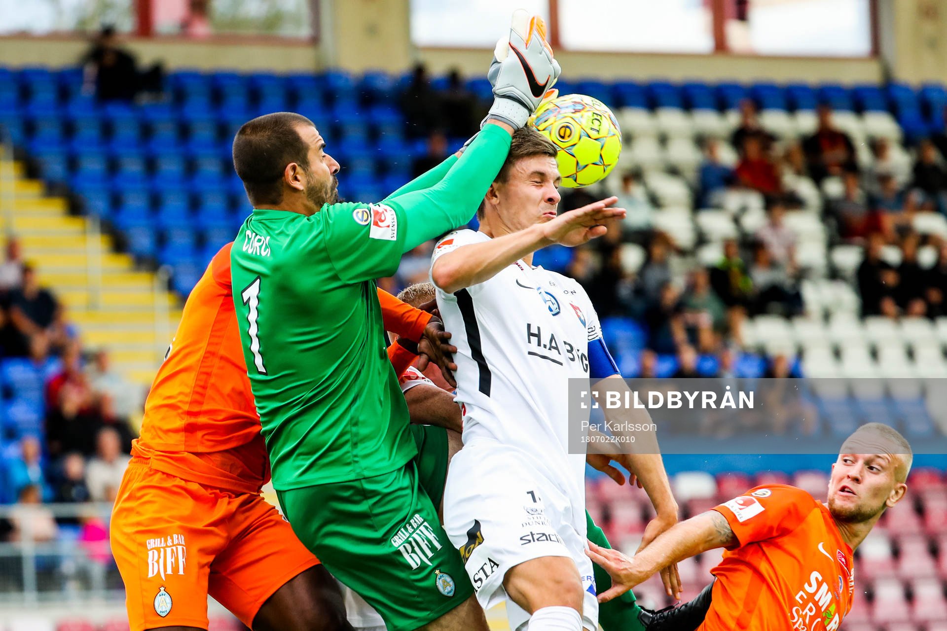 AFC Eskilstunas målvakt Gianluca Curci och Örgrytes