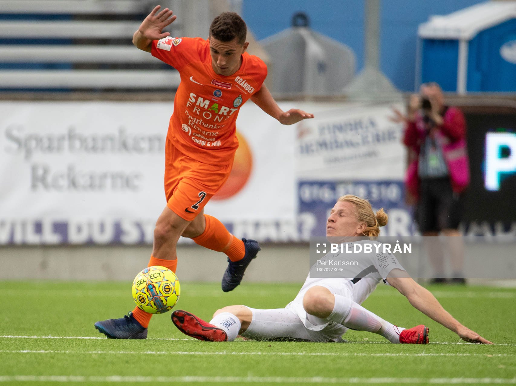 Örgrytes Gustav Ludwigson och AFC Eskilstunas Adnan Kojic