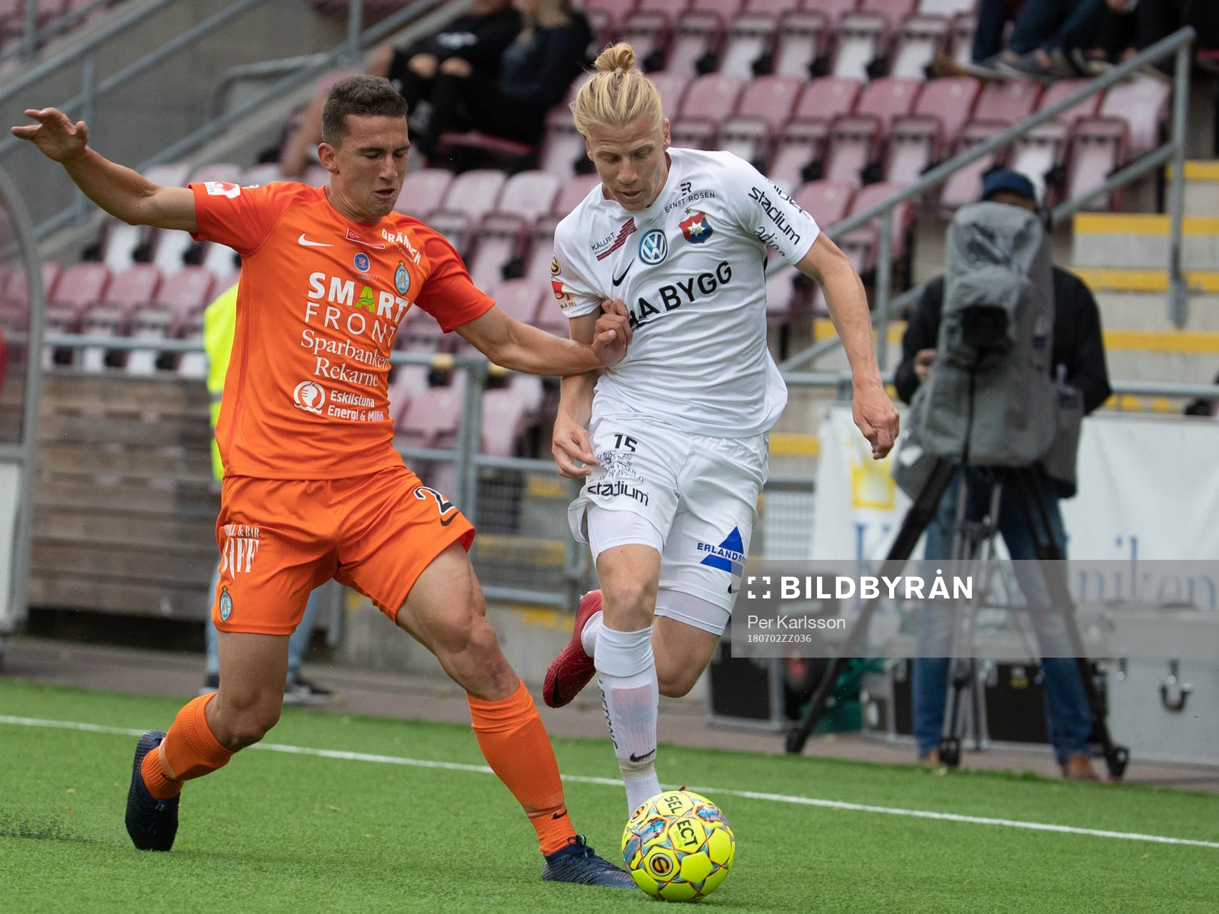Örgrytes Gustav Ludwigson och AFC Eskilstunas Adnan Kojic