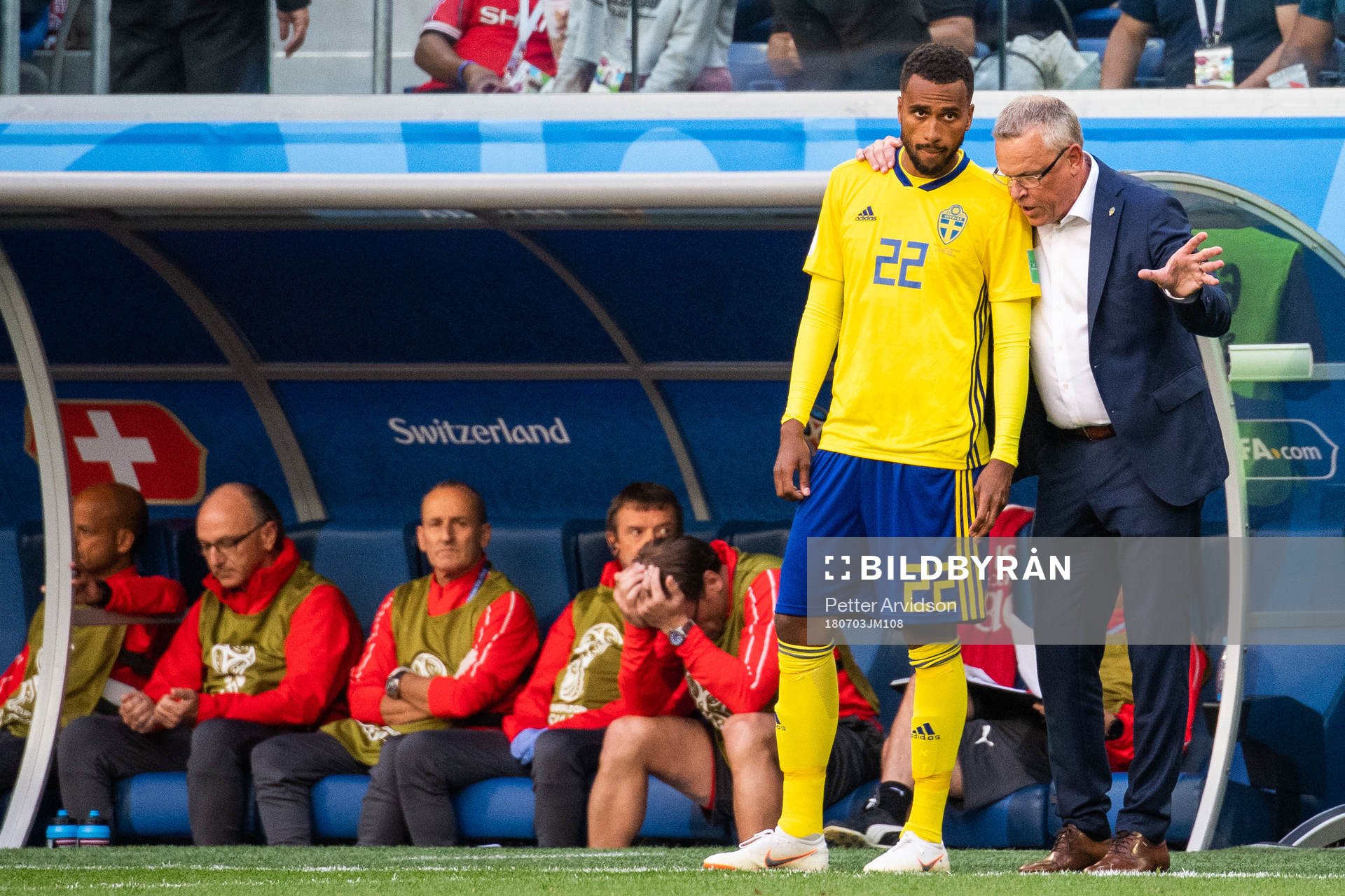 Isaac Kiese Thelin gets instructions fromhead coach Janne