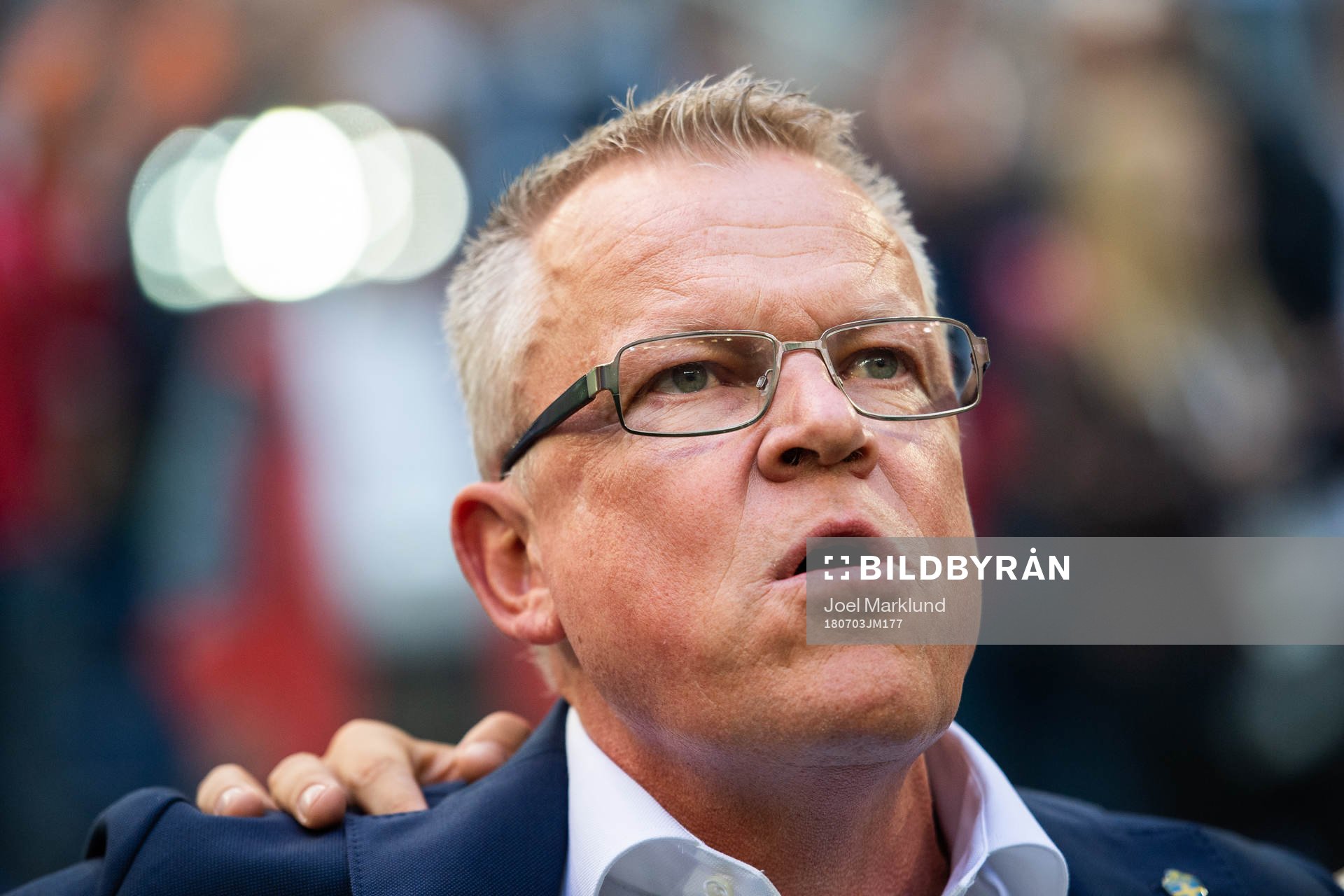 Head coach Janne Andersson sings the national anthem prior