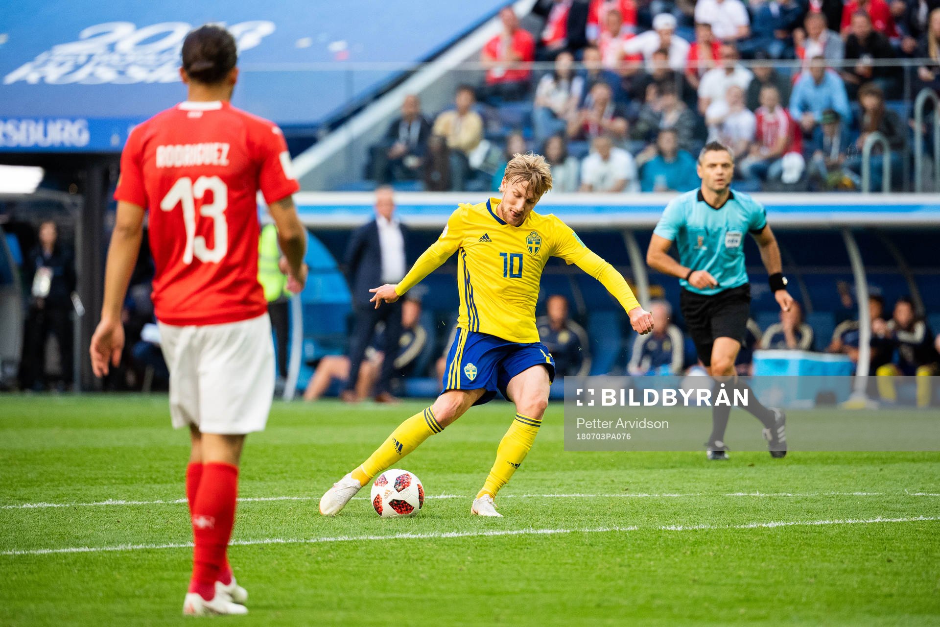 Emil Forsberg of Sweden scores 1-0