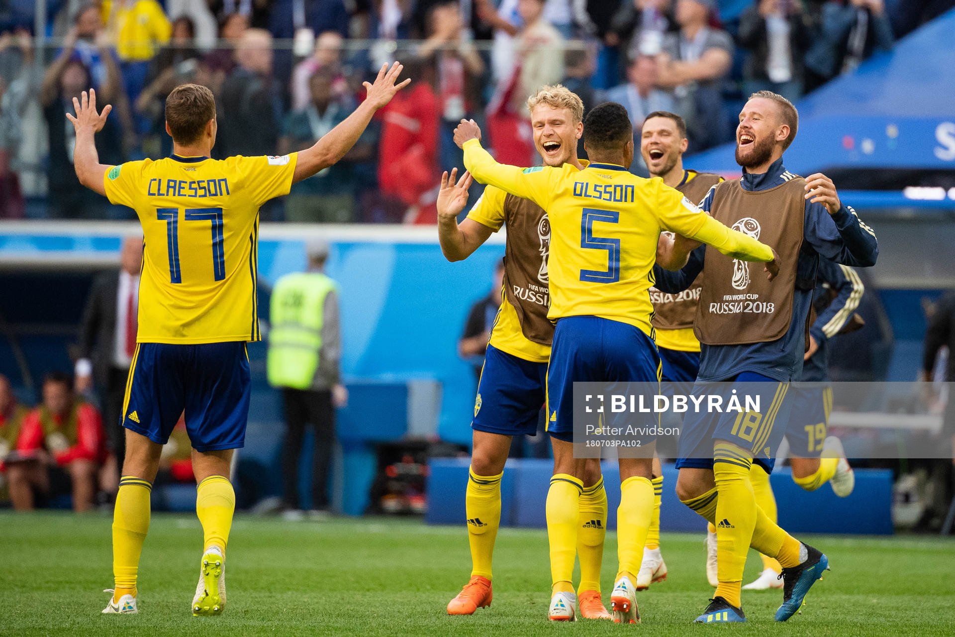 Oscar Hiljemark and Pontus Jansson celebrate with Martin