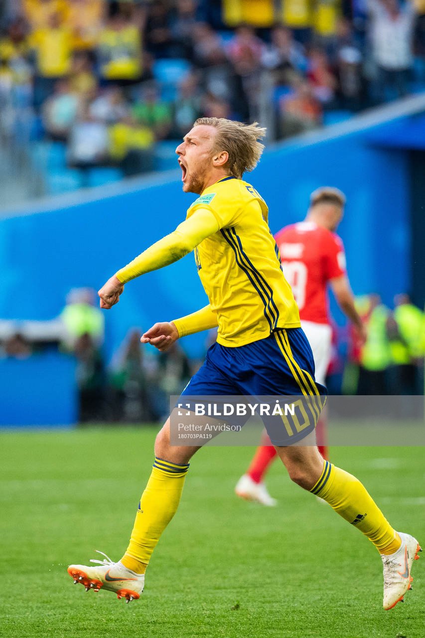 Emil Forsberg of Sweden celebrate