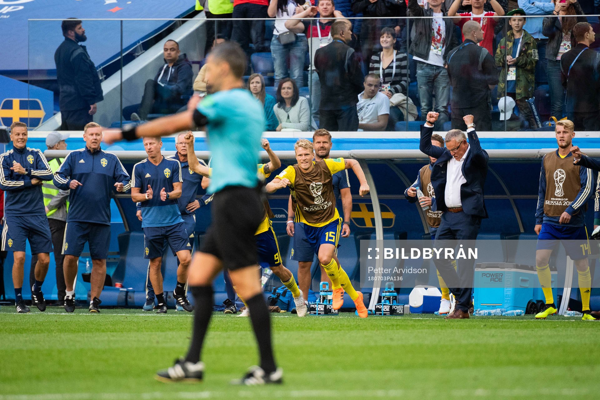 Head coach Janne Andersson of Sweden celebrate