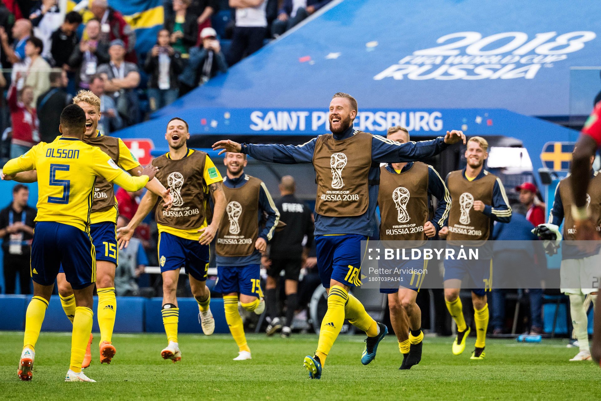Oscar Hiljemark and Pontus Jansson celebrates with Martin