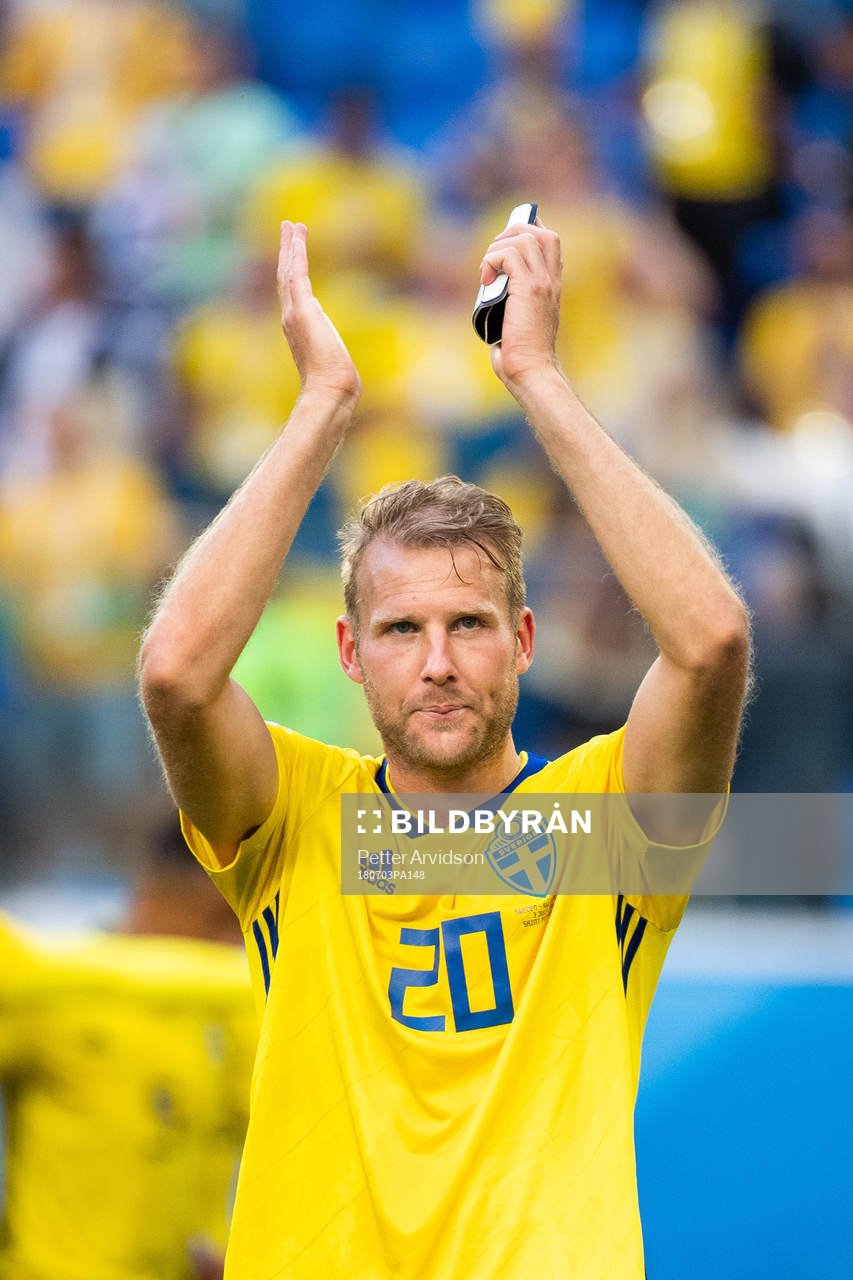 Ola Toivonen recognizes the fans of Sweden when he