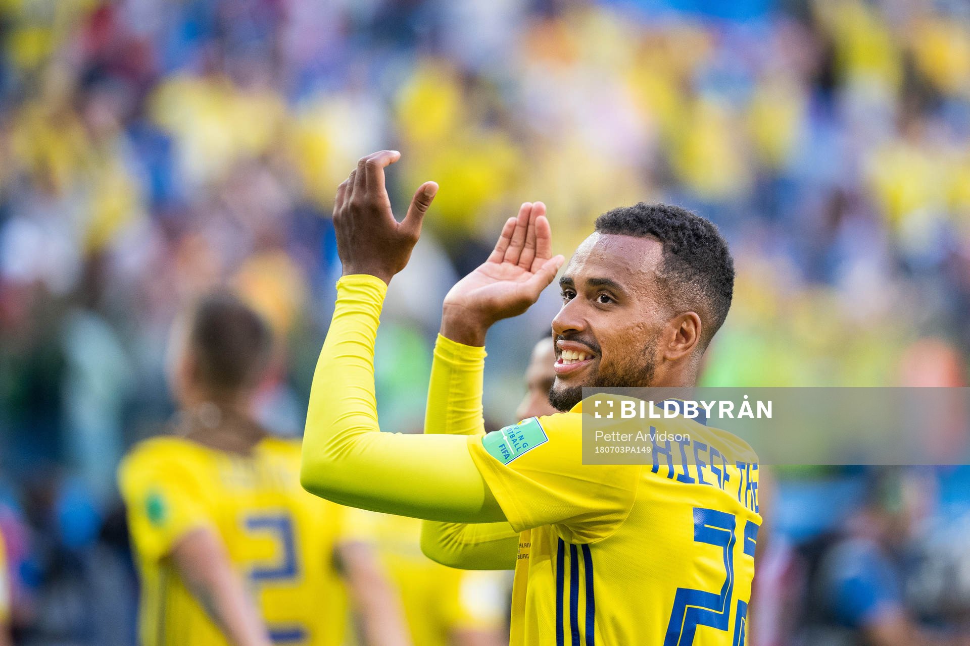 Isaac Kiese Thelin of Sweden celebrate