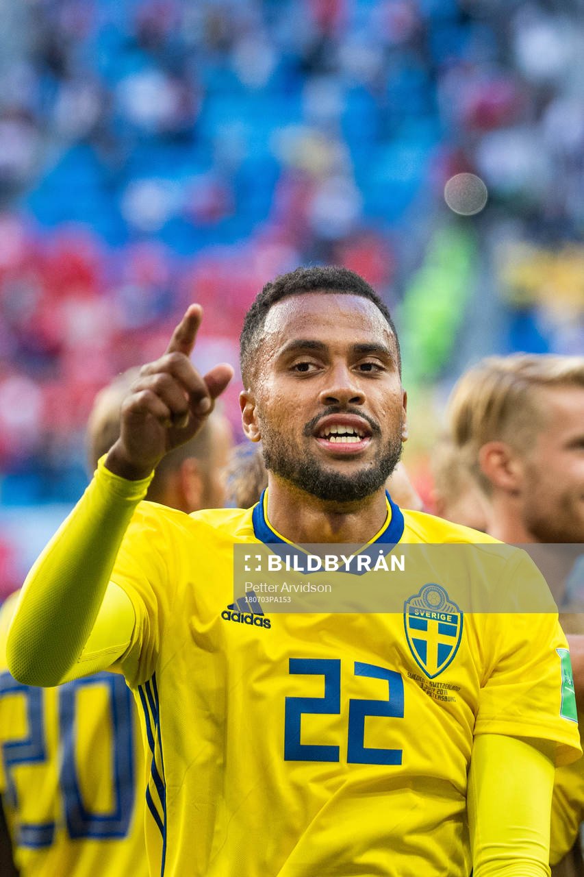 Isaac Kiese Thelin of Sweden celebrate