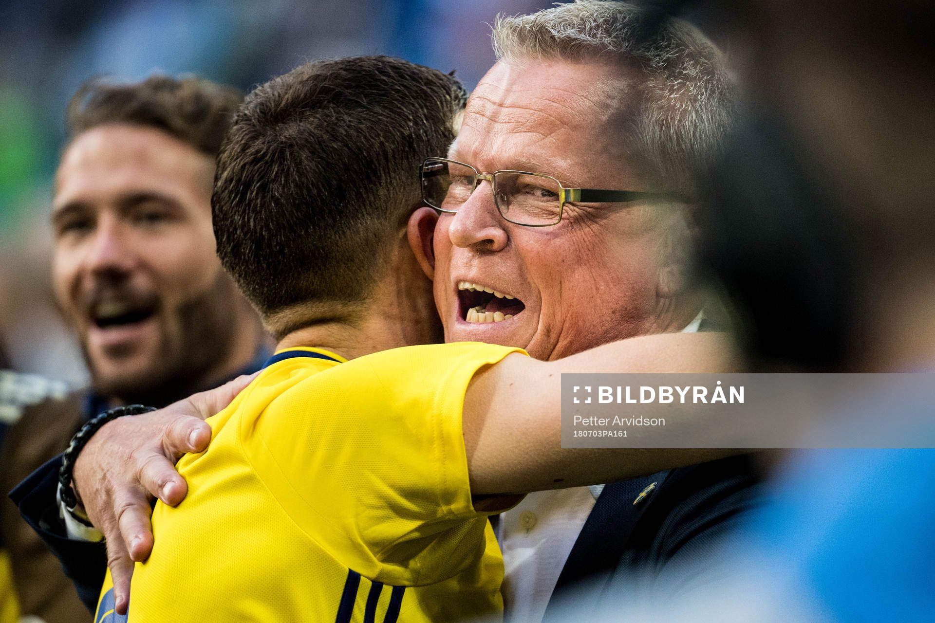 Head coach Janne Andersson celebrates with Marcus Berg of