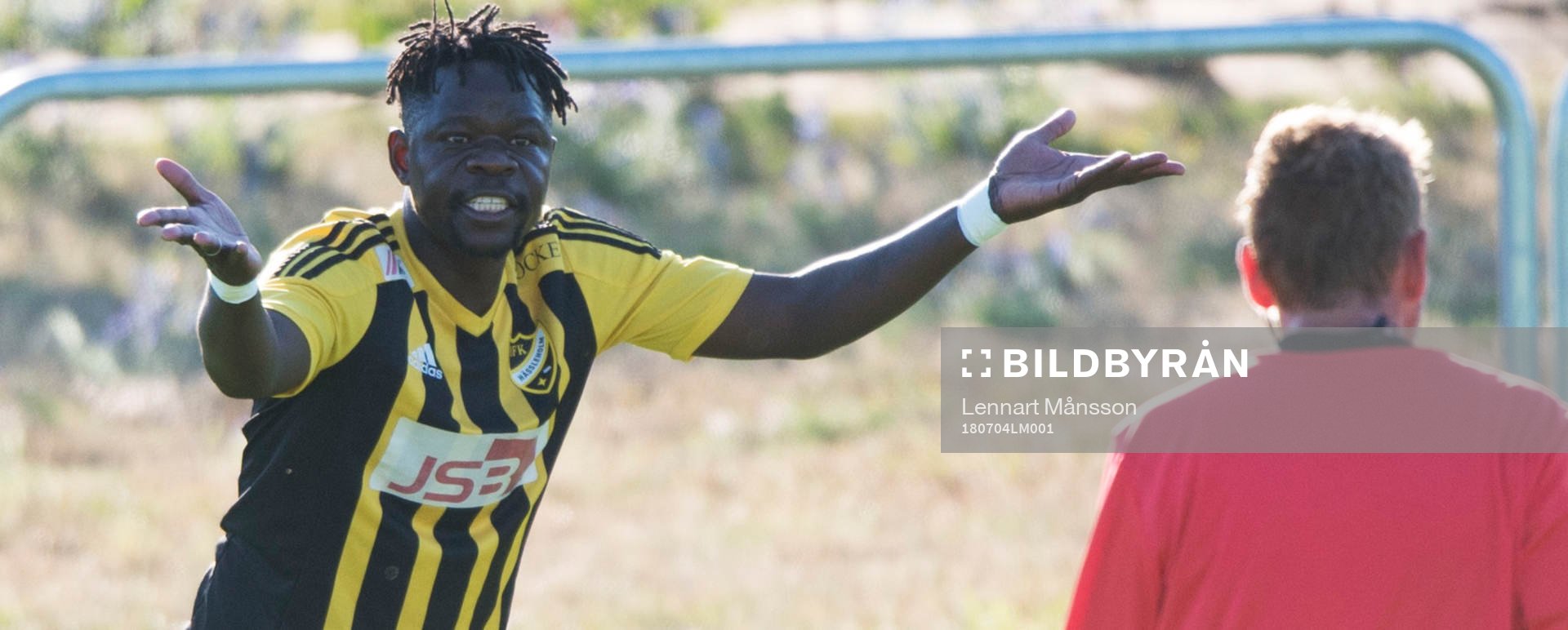 IFK Hässleholms Patrick Osiako i matchen i division 2