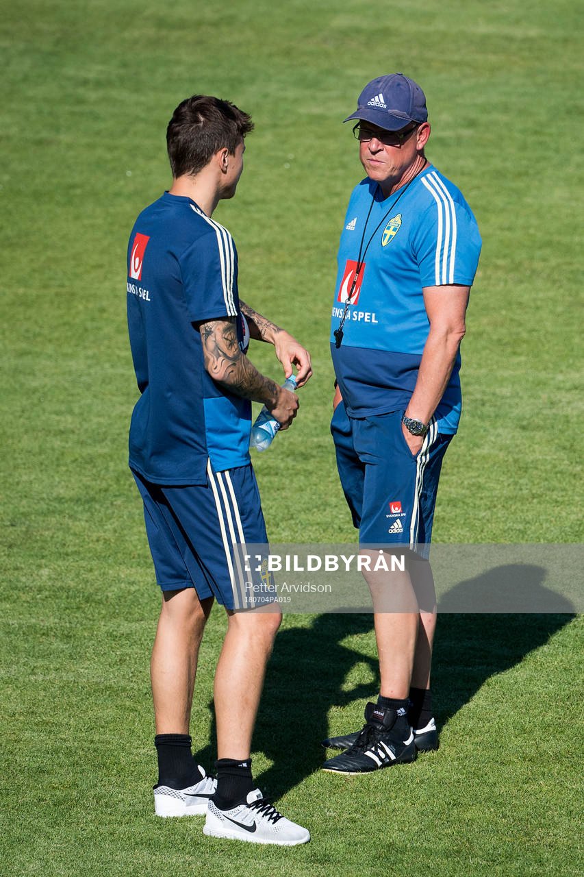 Victor Nilsson Lindelöf and head coach Janne Andersson of
