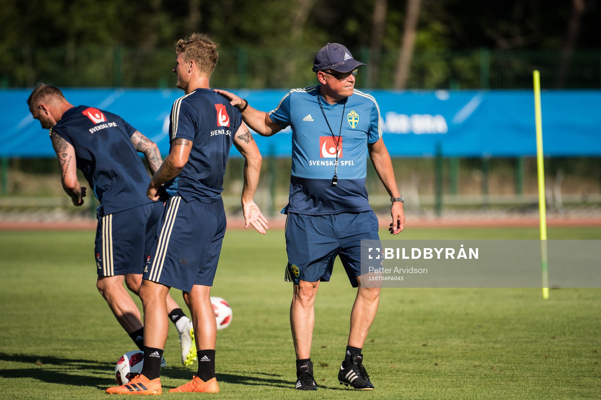 Oscar Hiljemark and head coach Janne Andersson of the