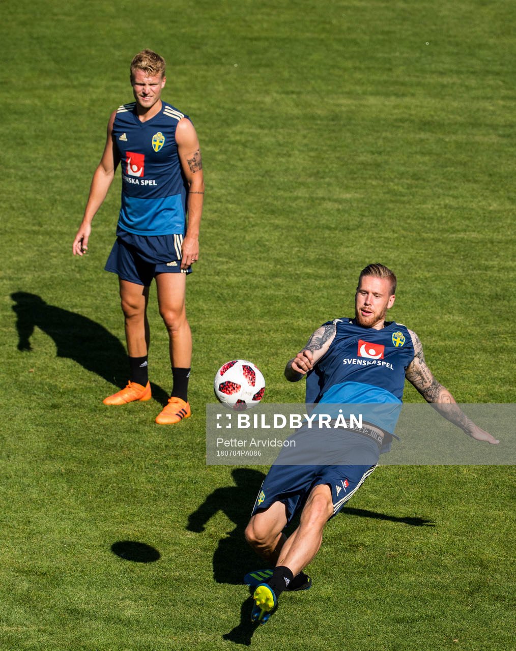 Pontus Jansson and Oscar Hiljemark of the Swedish national