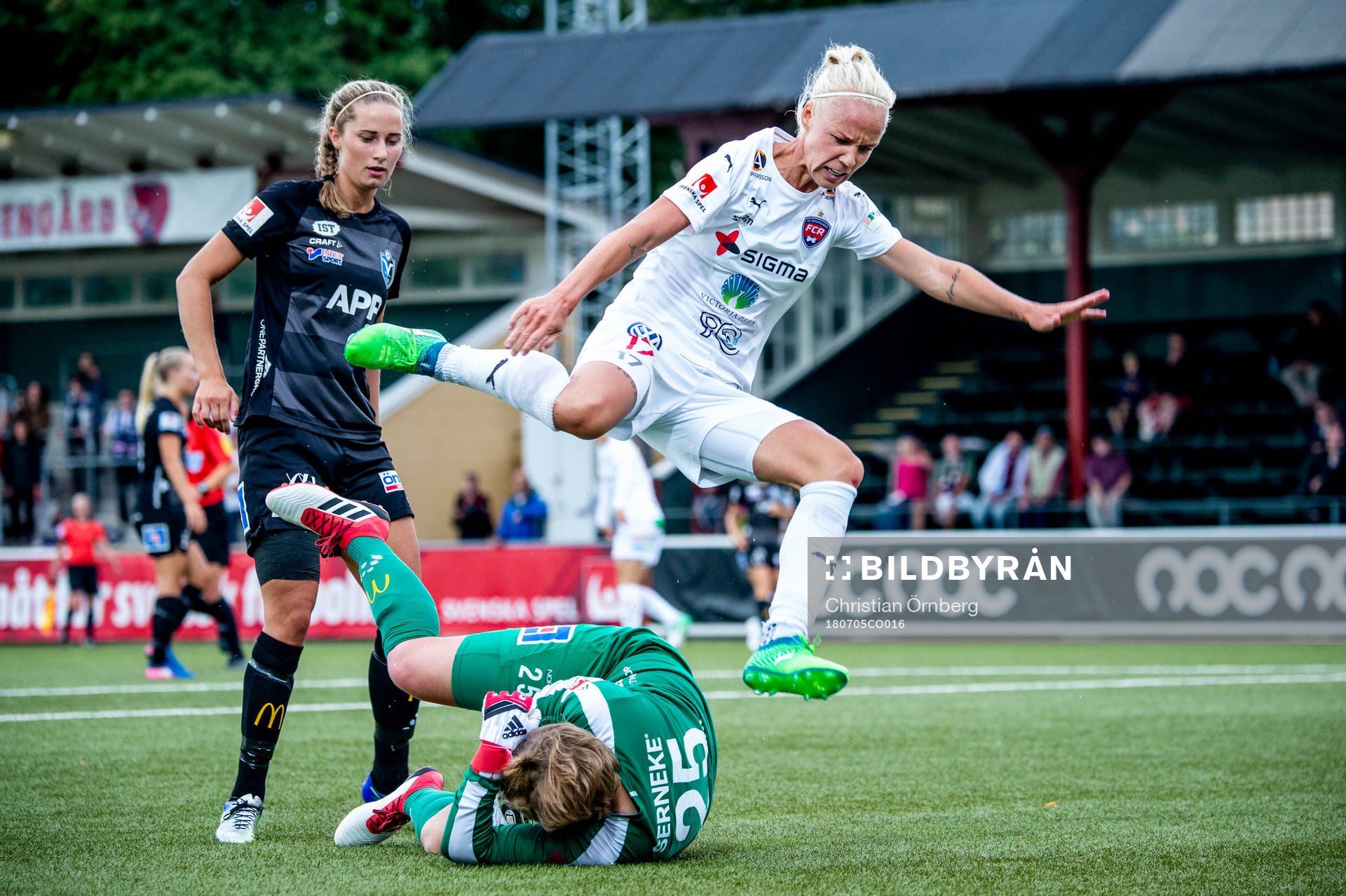 Rosengårds Caroline Seger mot Växjös Elin Karlsson och