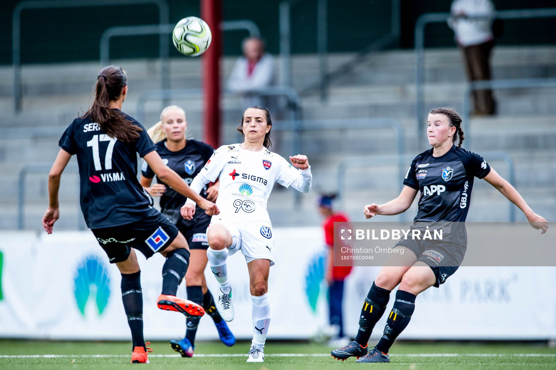 Rosengårds Iva Landeka mot Växjös Nellie Karlsson och