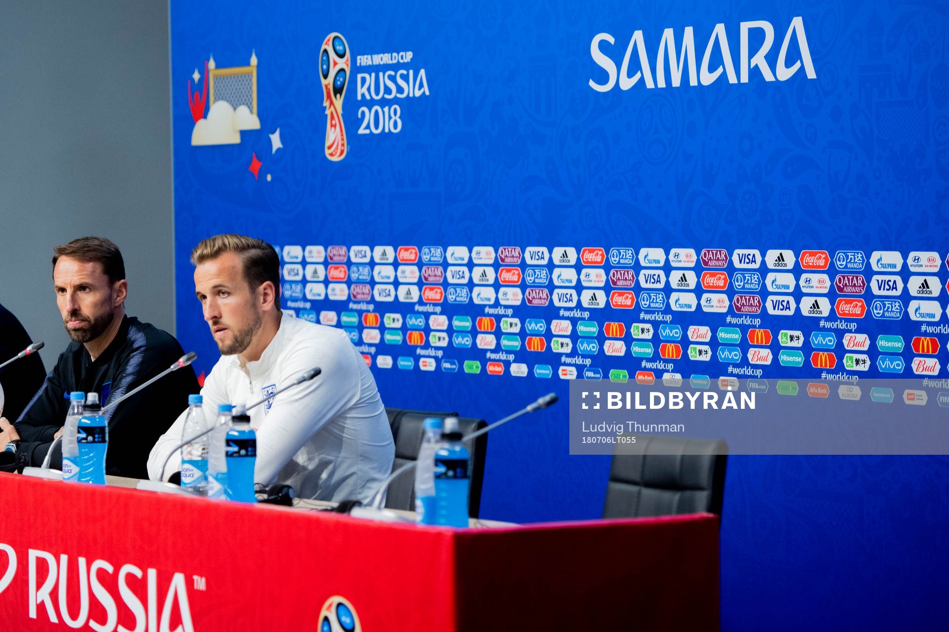 Head coach Gareth Southgate and Harry Kane of the English