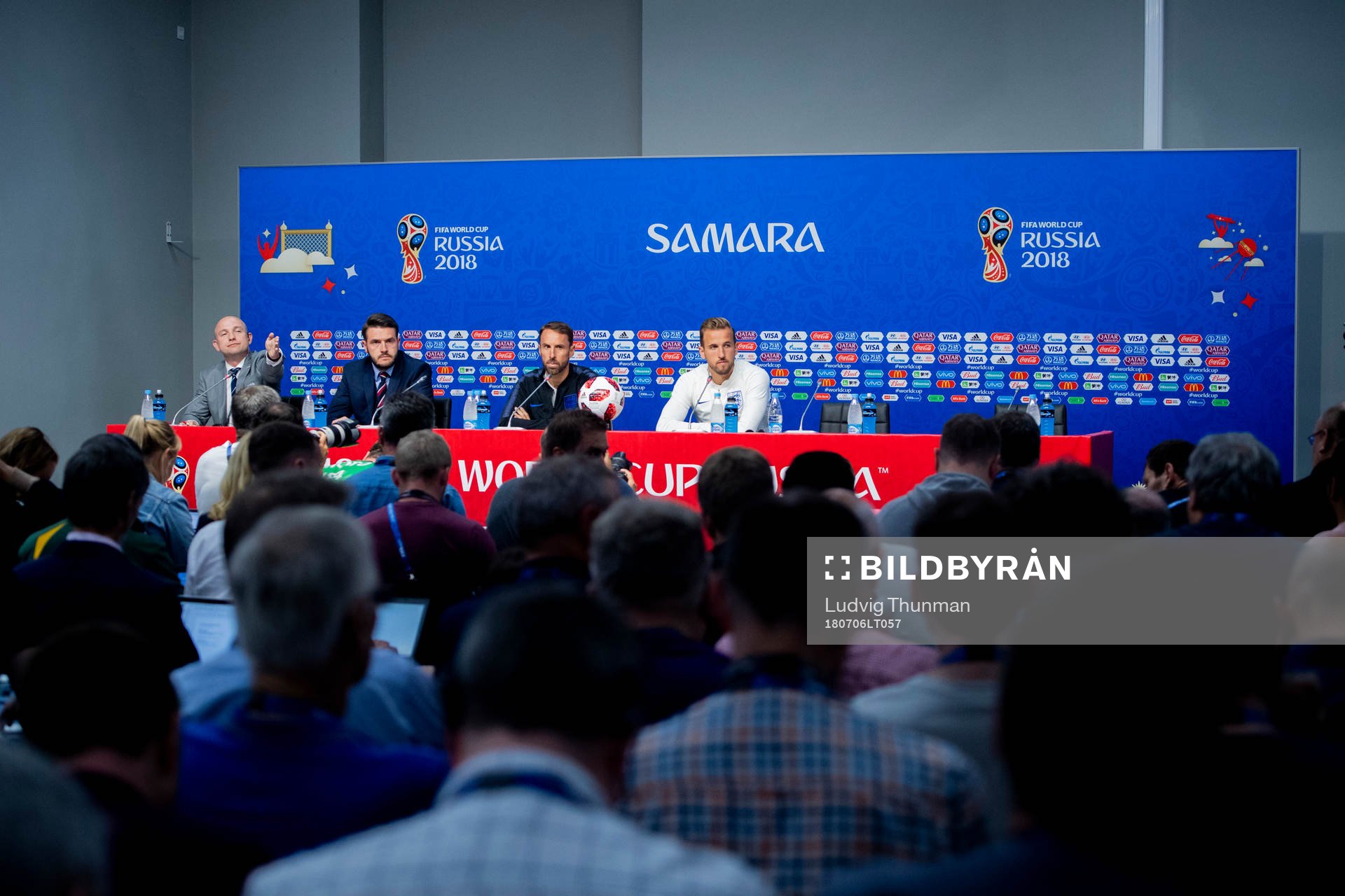 Head coach Gareth Southgate and Harry Kane of the English