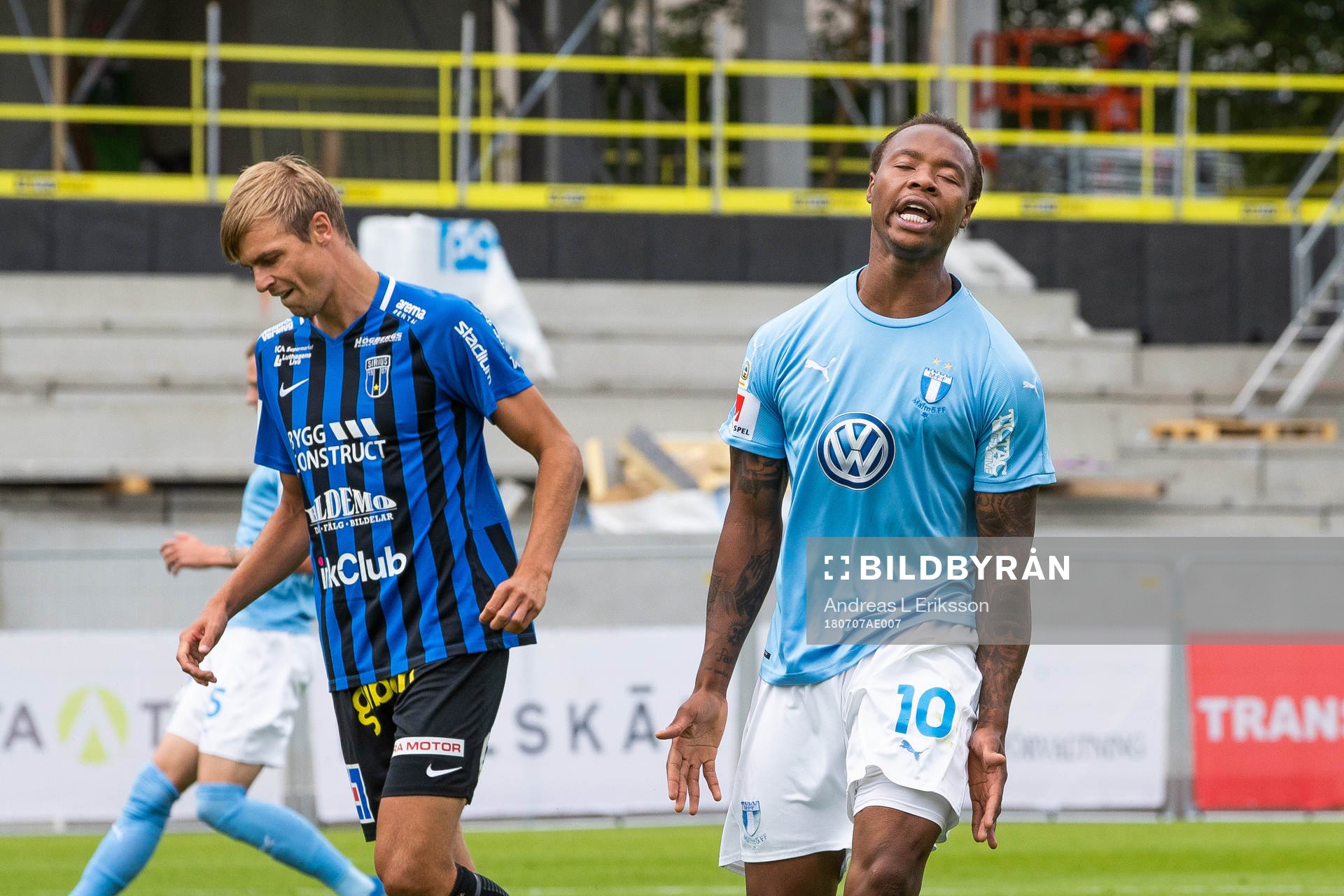 Malmö FFs Carlos Strandberg deppar