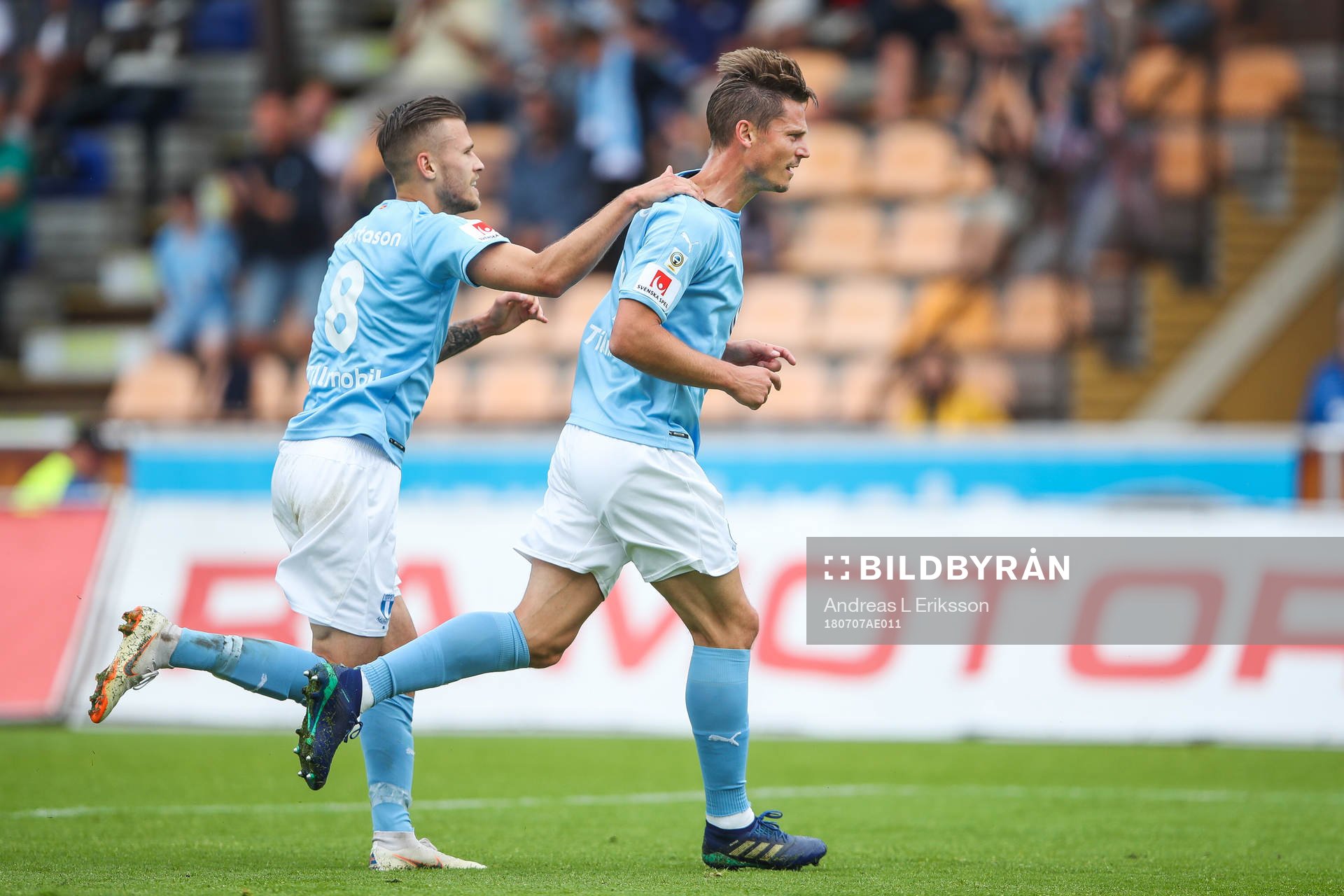 Malmö FFs Arnór Ingvi Traustason jublar med målskytten
