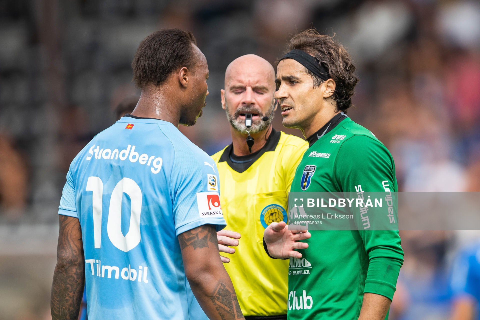 Malmö FFs Carlos Strandberg och Sirius målvakt Karim