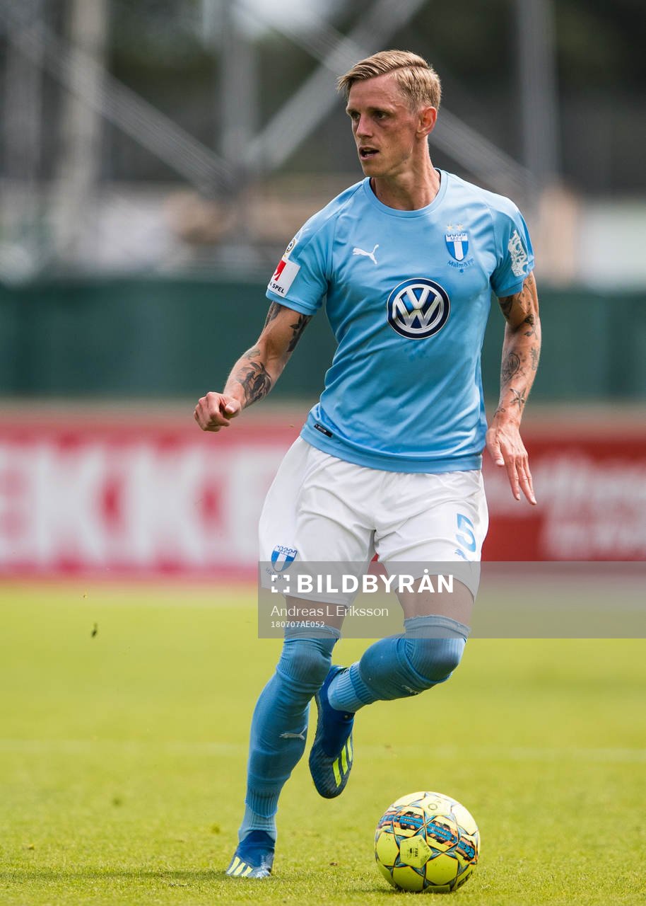 Malmö FFs Sören Rieks med bollen