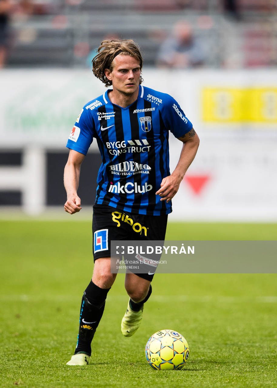 Sirius Tim Björkström med bollen