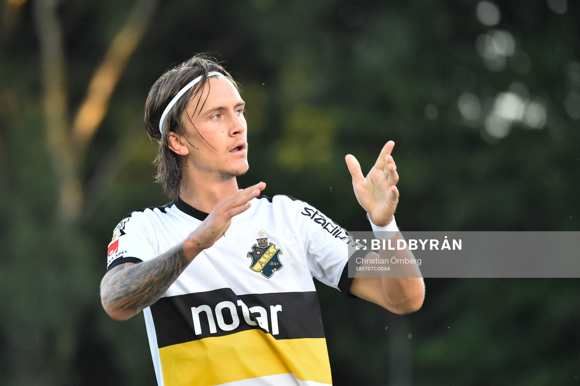 s Kristoffer Olsson jublar