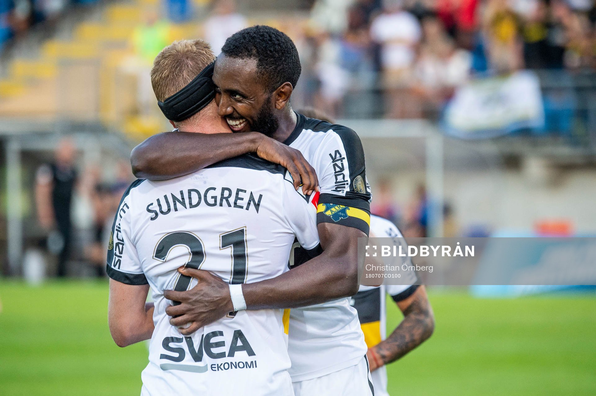 AIK:s Henok Goitom jublar efter 1-4 med Daniel Sundgren under fotbollsmatchen i Allsvenskan mellan Trelleborg och AIK den 7 juli 2018 i Trelleborg.