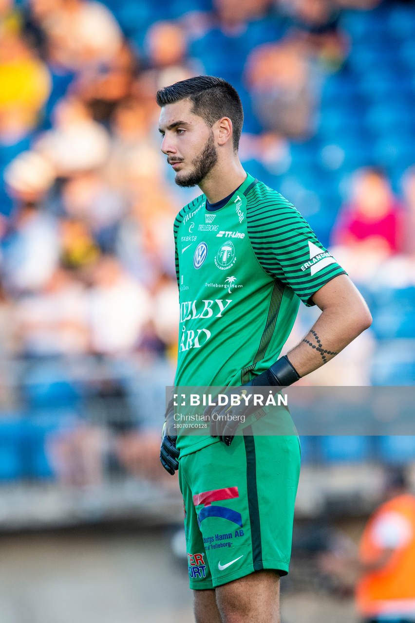 Trelleborgs målvakt Marko Johansson deppar