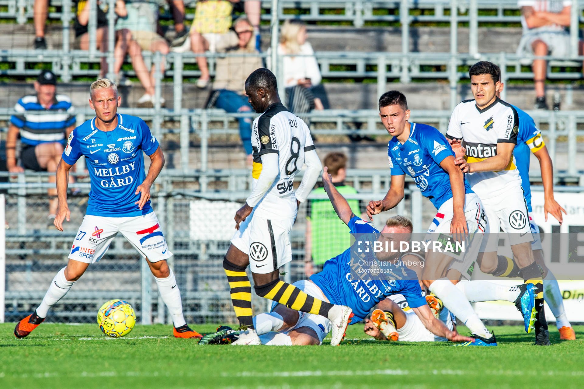 s Enoch Kofi Adu framför Trelleborgs spelare
