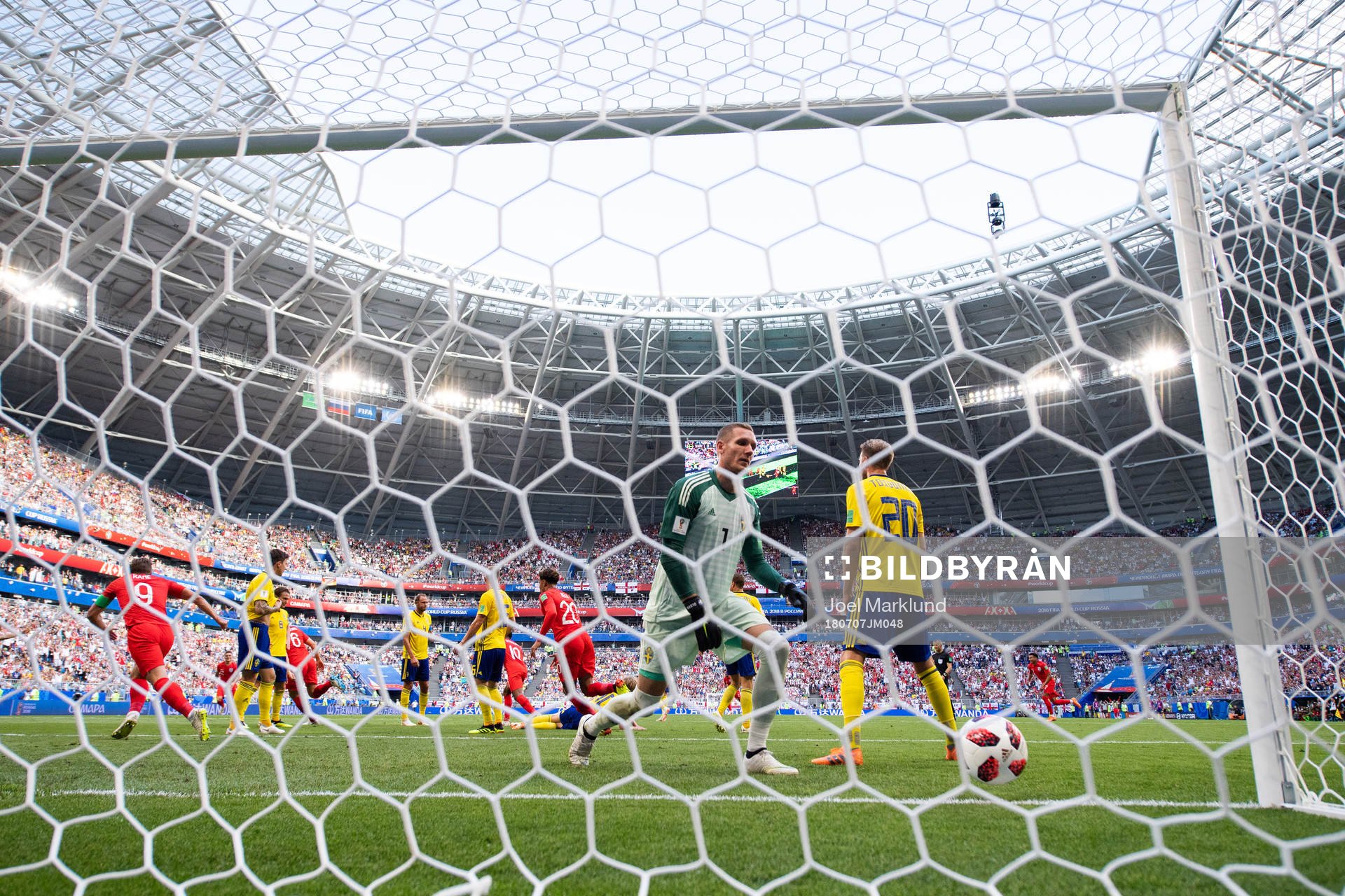 Goalkeeper Robin Olsen and Ola Toivonen looks dejected