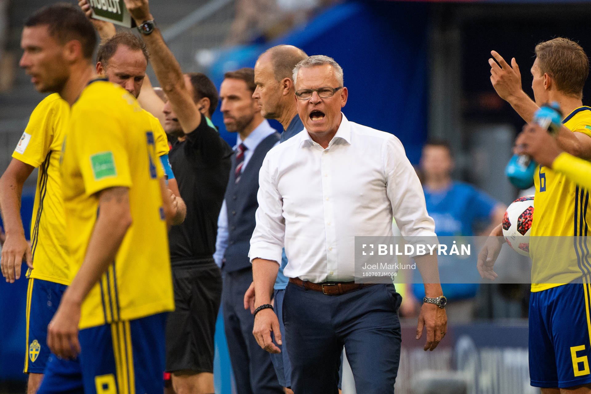 head coach Janne Andersson of Sweden reacts