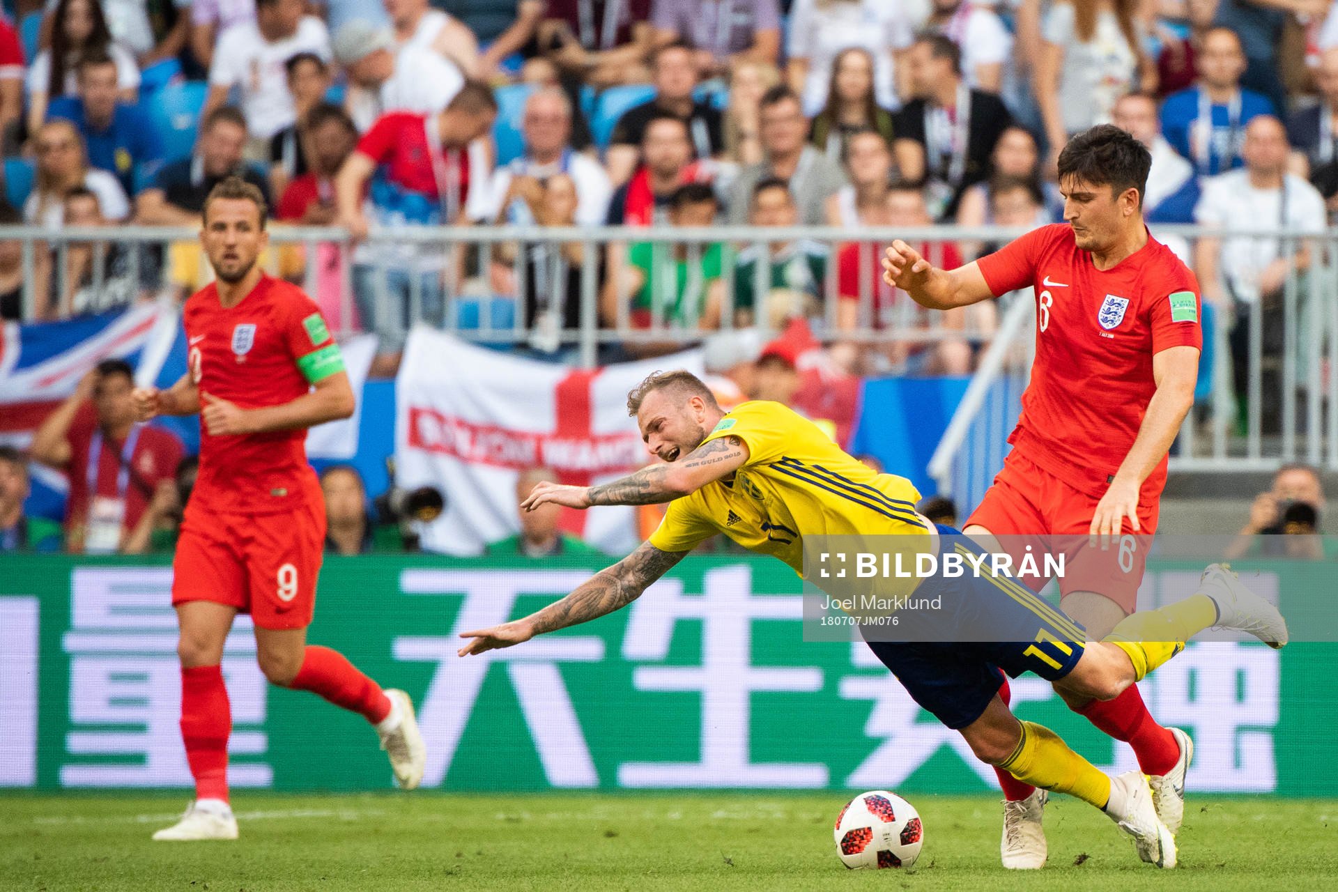 John Guidetti of Sweden falls in a duel with Harry Maguire